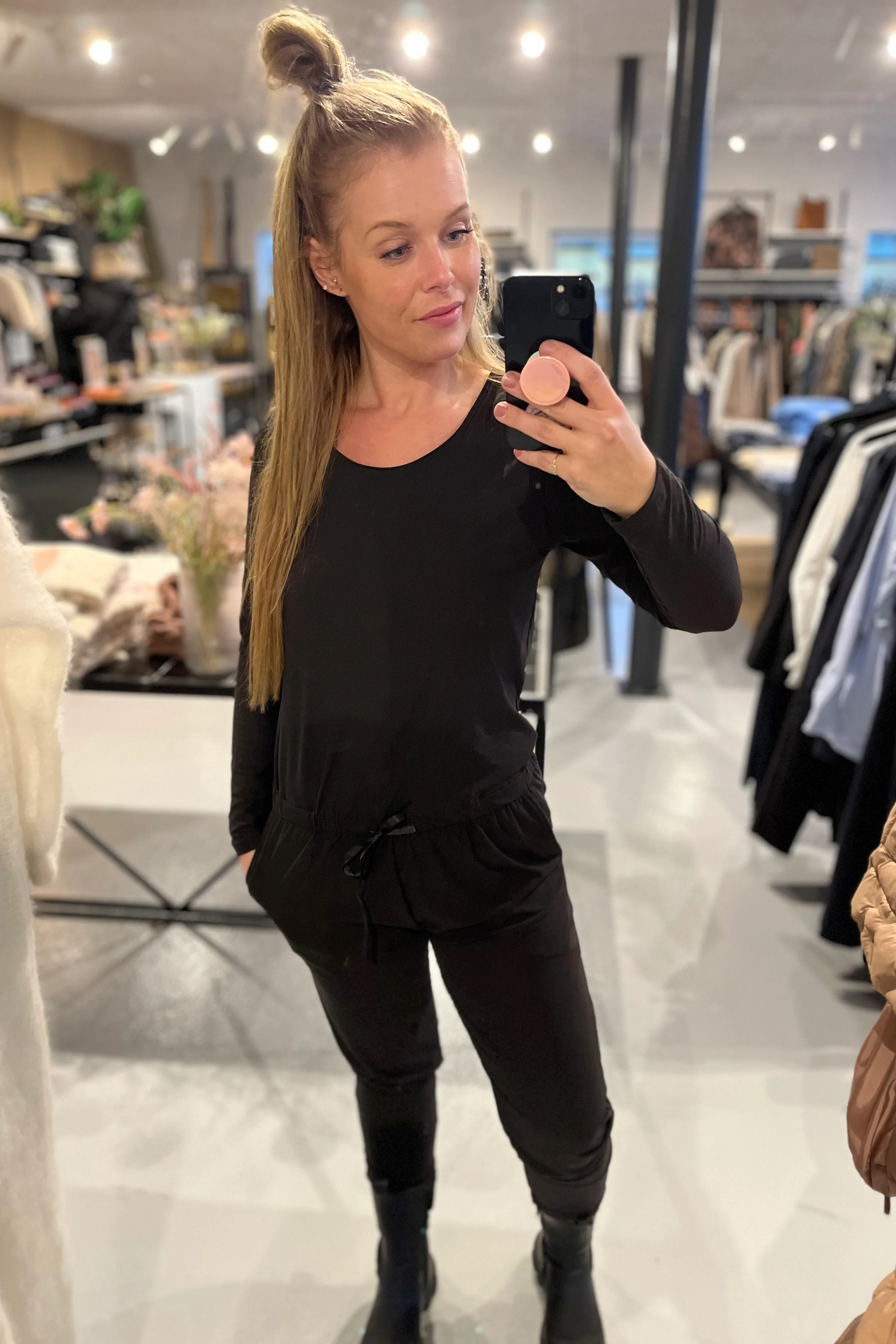 Alma LS Jumpsuit | Black | Buksedragt fra Liberté - Image 4