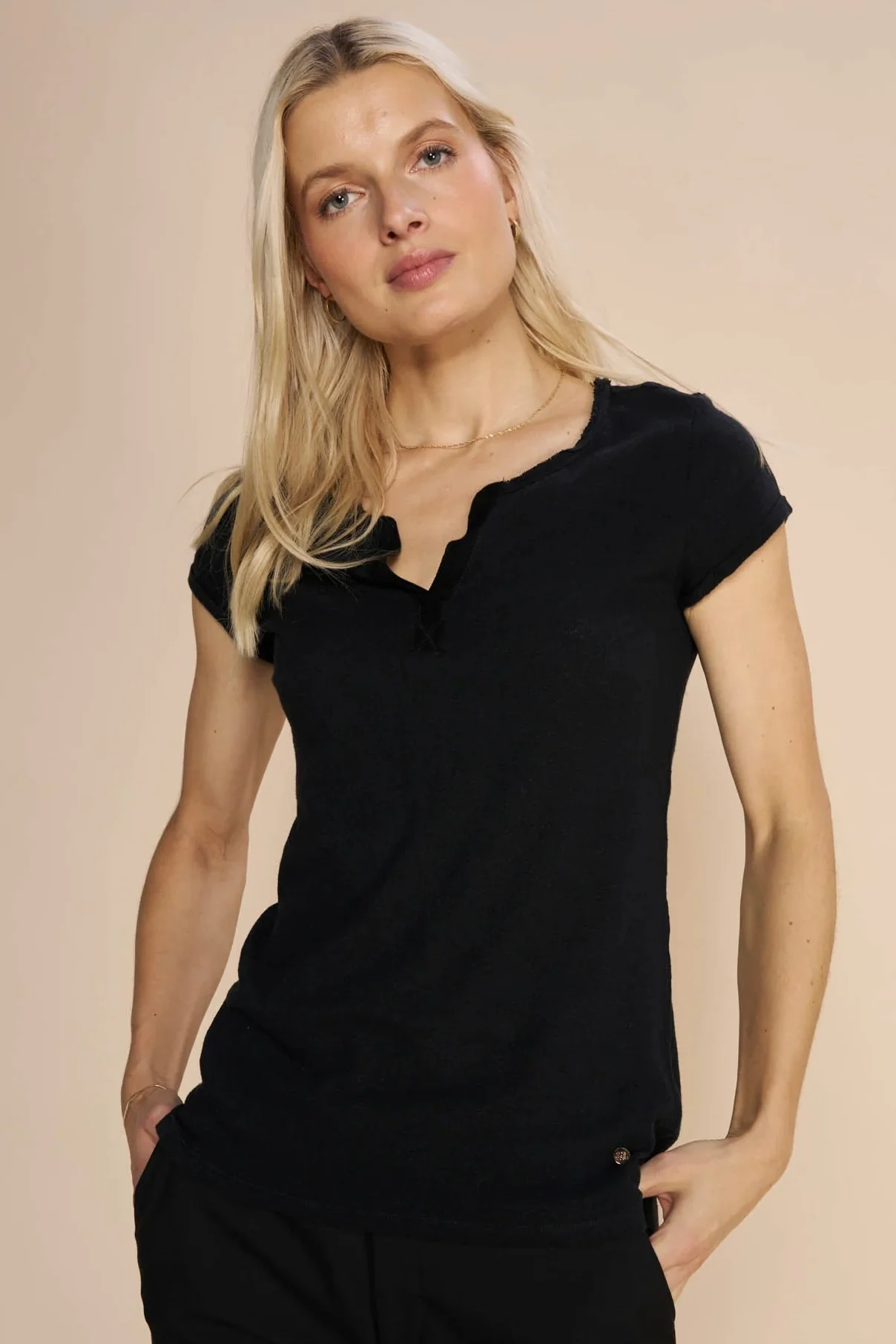 Troy Tee SS | Black | Sort basis t-shirt fra Mos Mosh - Image 5
